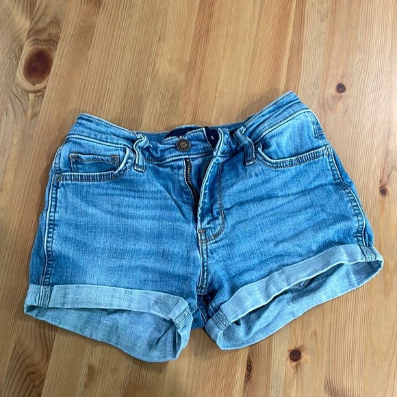 Hollister Mid-Rise Jean Short - Picture 1 of 5